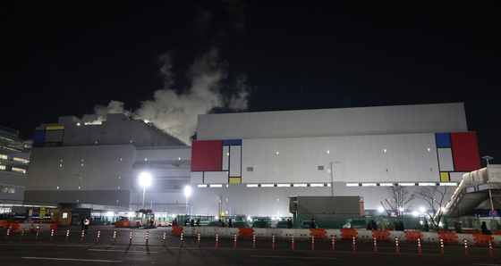 삼성전자, HBM4 생산량 20% 늘린다…D램 月 최대 12만장 증설