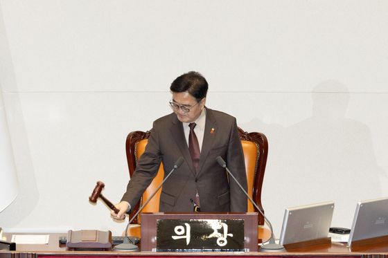 의사봉 두드리는 우원식 국회의장