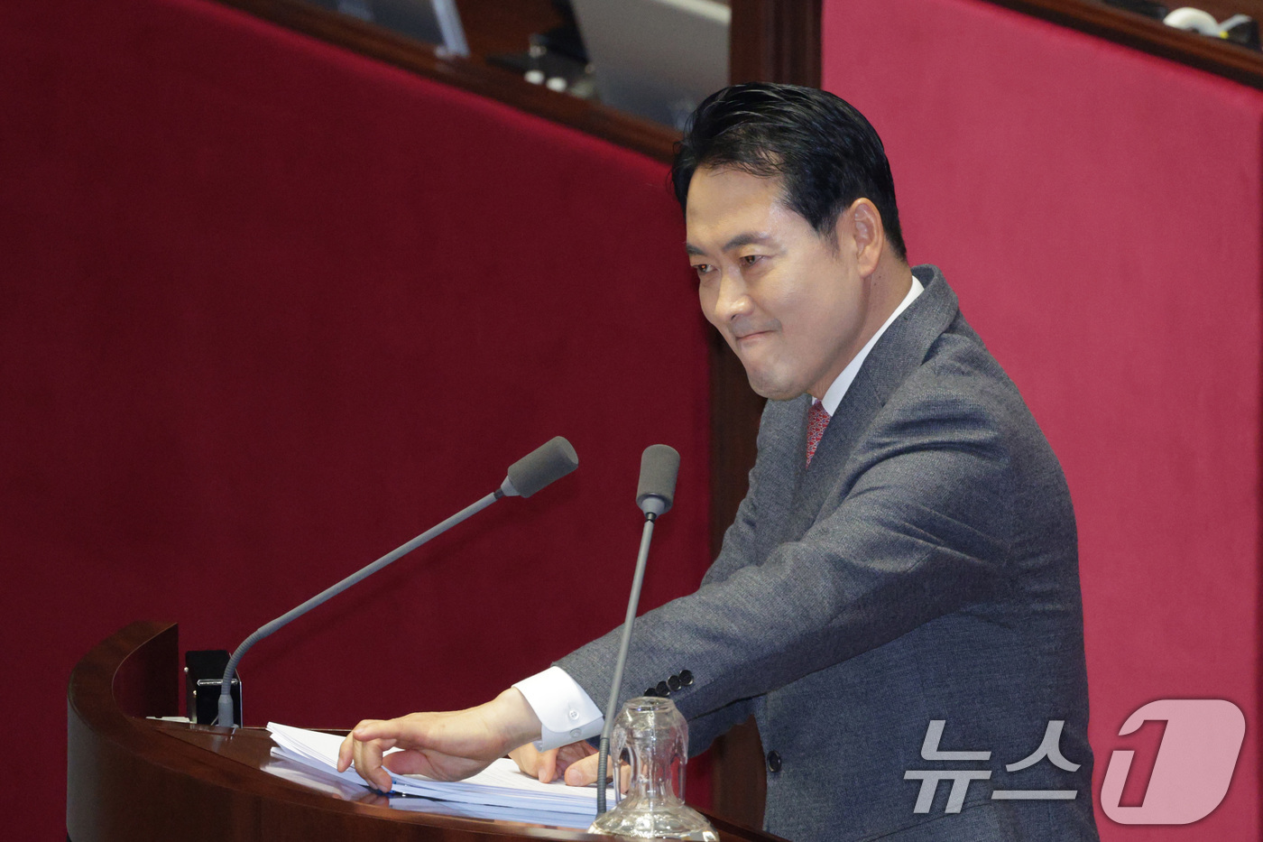 (서울=뉴스1) 신웅수 기자 = 장동혁 국민의힘 대표가 22일 서울 여의도 국회에서 열린 제430회국회(임시회) 제2차 본회의에서 '12·3 윤석열 비상계엄 등에 대한 전담재판부 …