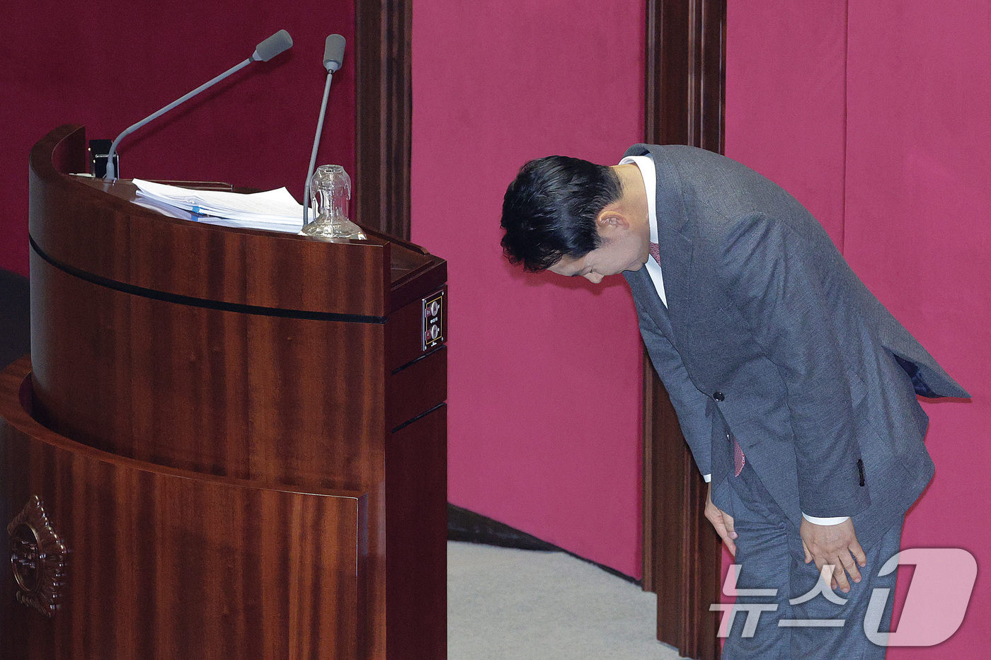 (서울=뉴스1) 신웅수 기자 = 장동혁 국민의힘 대표가 22일 서울 여의도 국회에서 열린 제430회국회(임시회) 제2차 본회의에서 '12·3 윤석열 비상계엄 등에 대한 전담재판부 …