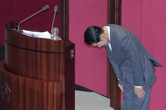 인사하는 장동혁 대표