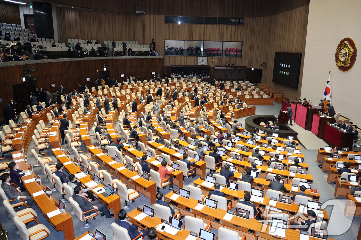 (서울=뉴스1) 신웅수 기자 = 장동혁 국민의힘 대표가 22일 서울 여의도 국회에서 열린 제430회국회(임시회) 제2차 본회의에서 '12·3 윤석열 비상계엄 등에 대한 전담재판부 …