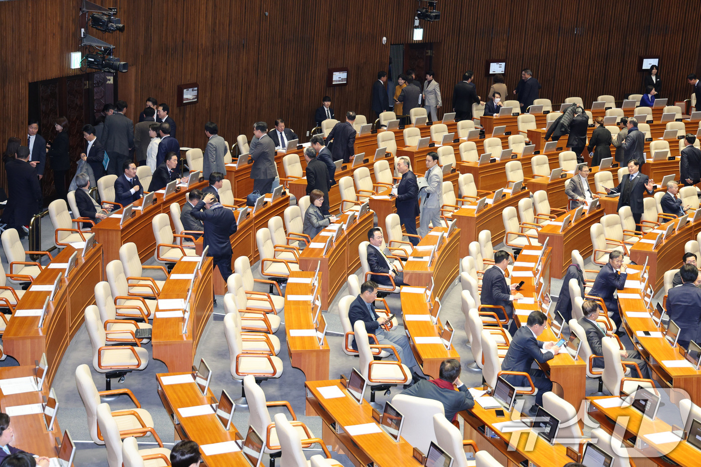 (서울=뉴스1) 신웅수 기자 = 장동혁 국민의힘 대표가 22일 서울 여의도 국회에서 열린 제430회국회(임시회) 제2차 본회의에서 '12·3 윤석열 비상계엄 등에 대한 전담재판부 …