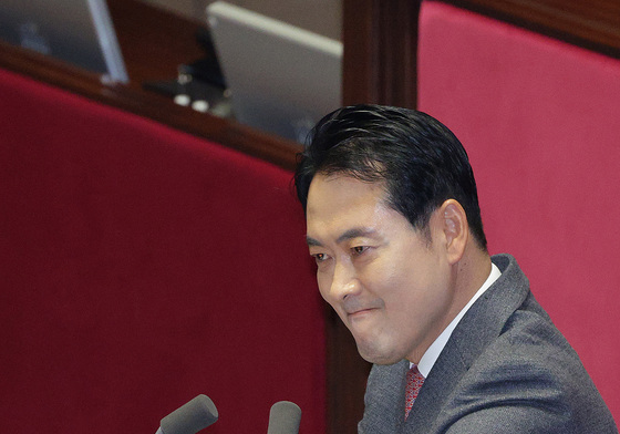 굳은 표정의 장동혁