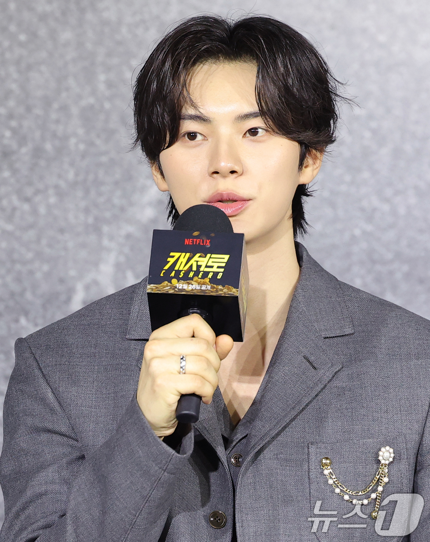 (서울=뉴스1) 권현진 기자 = 배우 이채민이 22일 서울 강남구 웨스틴 서울 파르나스에서 열린 넷플릭스 시리즈 '캐셔로' 제작발표회에 참석해 인사말을 하고 있다.'캐셔로'는 결혼 …