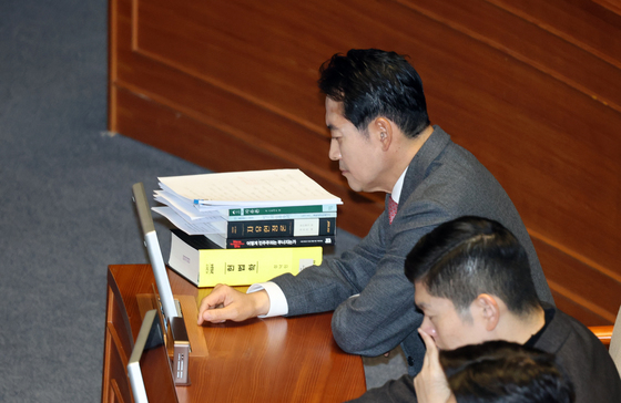 판사회의에 맡긴 '내란전담부'…與 재수정안, 위헌 논란 잠재우나