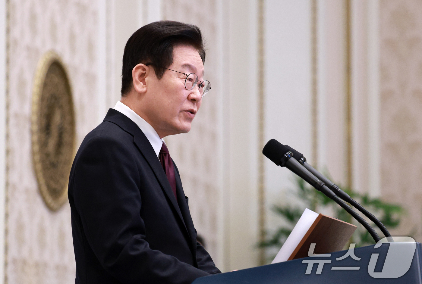 (서울=뉴스1) 허경 기자 = 이재명 대통령이 22일 청와대 영빈관에서 열린 대한노인회 초청 오찬에서 발언하고 있다. (대통령실통신사진기자단) 2025.12.22/뉴스1