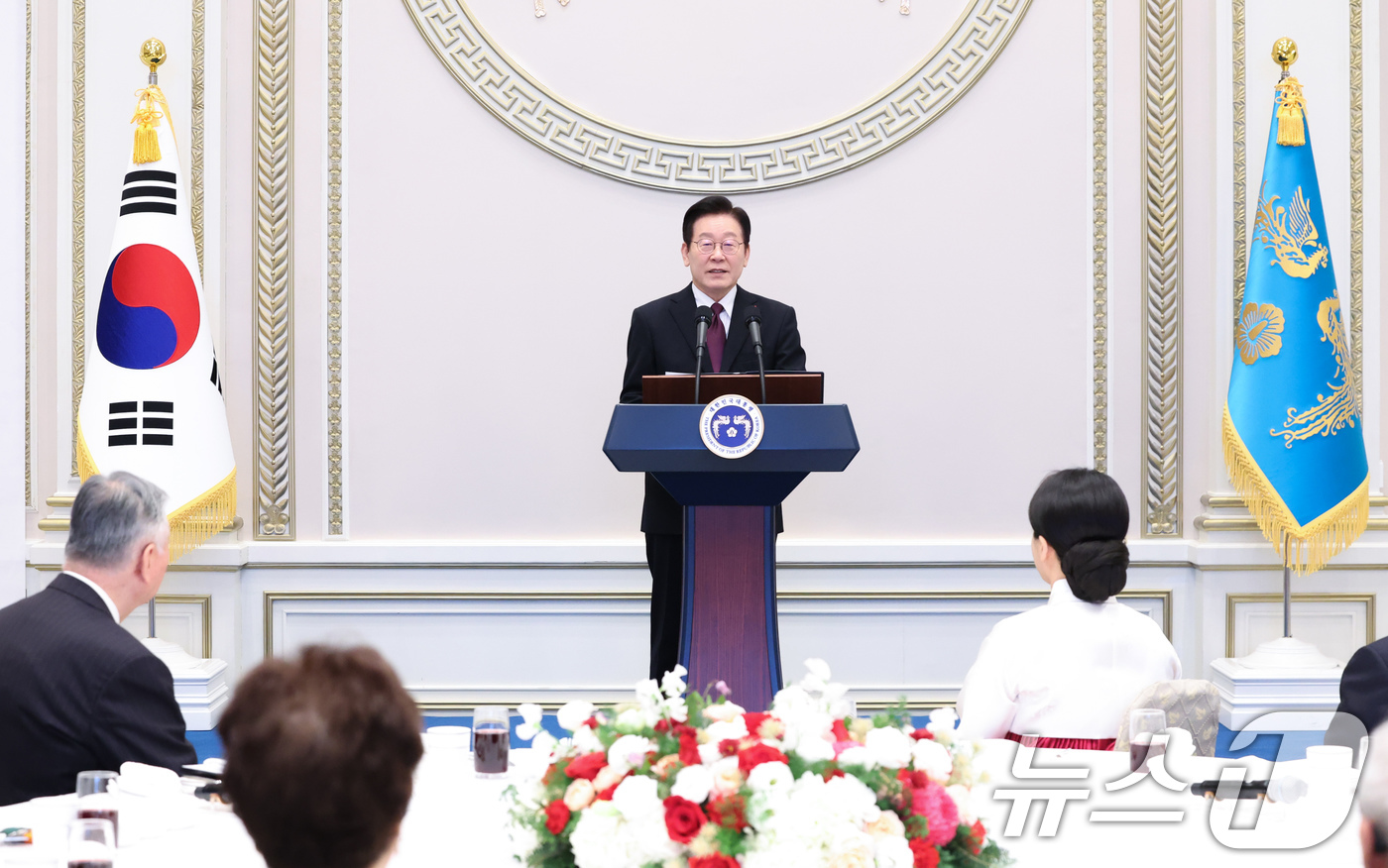 (서울=뉴스1) 허경 기자 = 이재명 대통령이 22일 청와대 영빈관에서 열린 대한노인회 초청 오찬에서 발언하고 있다. 2025.12.22/뉴스1