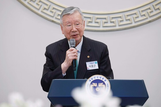 이중근 부영 회장 "국가가 영구 임대주택 30% 보급해야"