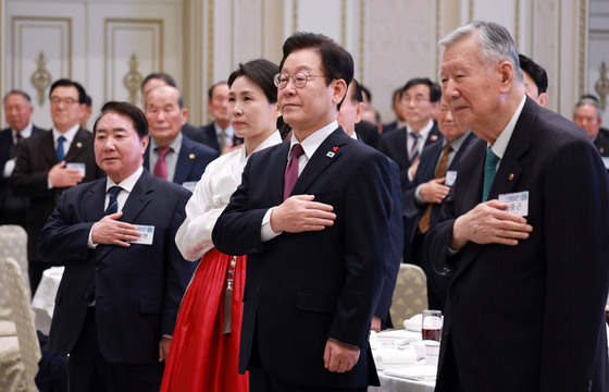 국민의례 하는 이재명 대통령