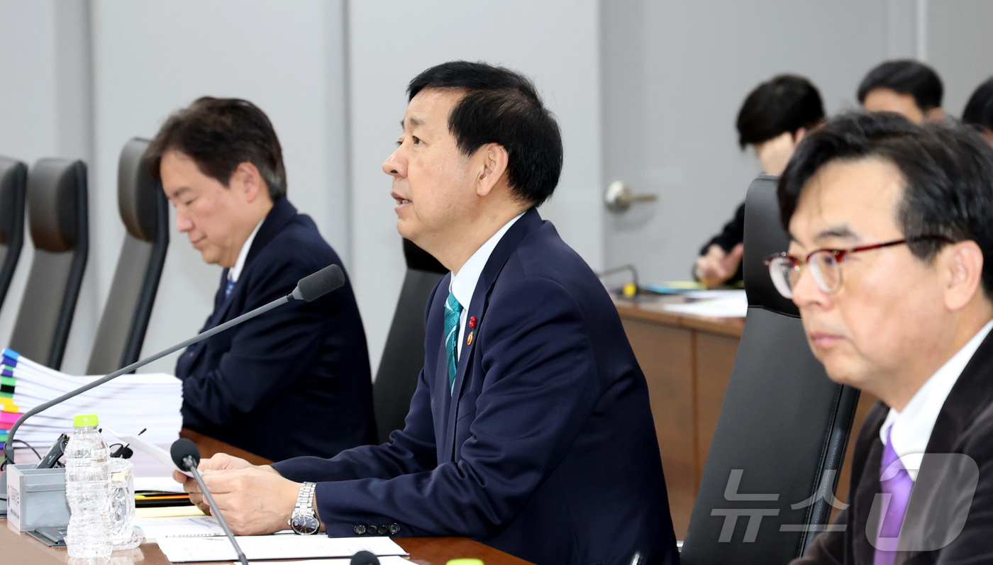 (세종=뉴스1) 김기남 기자 = 구윤철 부총리 겸 기획재정부 장관이 22일 세종시 정부세종청사에서 열린 제7차 공급망안정화위원회 회의를 주재하며 발언하고 있다. 2025.12.22 …