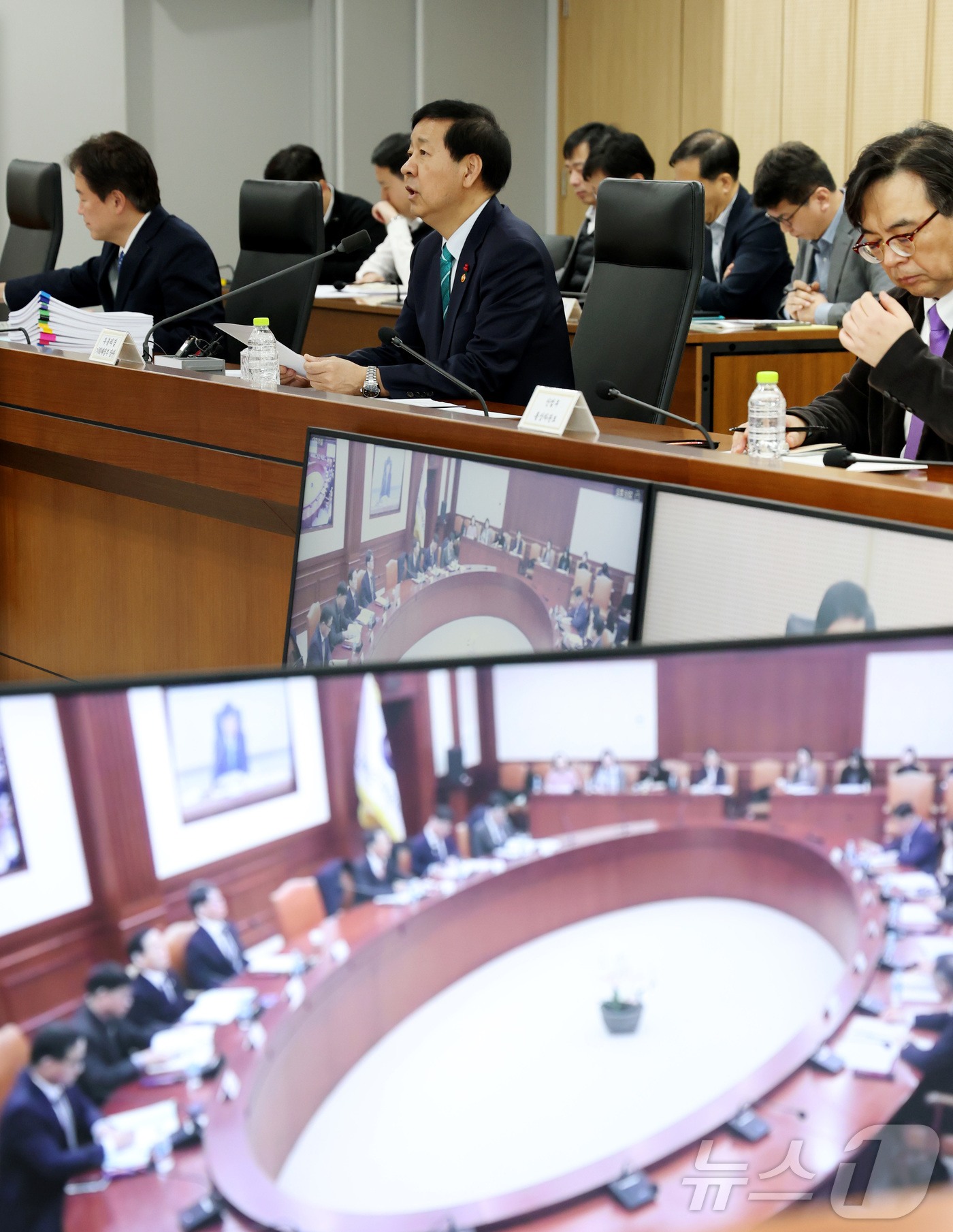 (세종=뉴스1) 김기남 기자 = 구윤철 부총리 겸 기획재정부 장관이 22일 세종시 정부세종청사에서 열린 제7차 공급망안정화위원회 회의를 주재하며 발언하고 있다. 2025.12.22 …