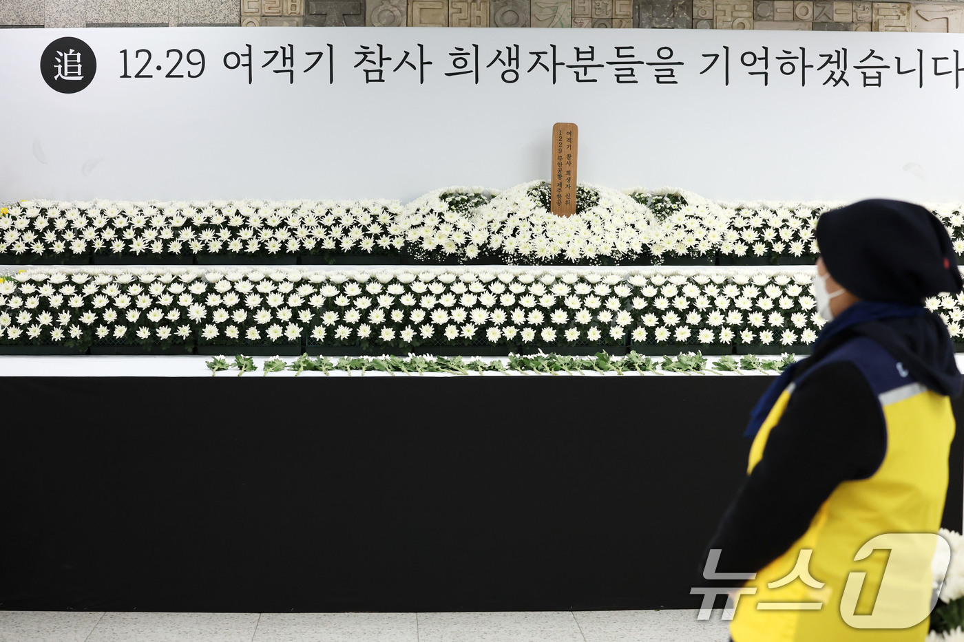 (광주=뉴스1) 이승현 기자 = 12·29 여객기 참사 1주기를 일주일 앞둔 22일 광주 동구 전일빌딩245 1층에 마련된 시민 분향소의 모습. 2025.12.22/뉴스1