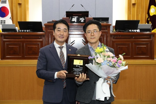 울산 남구의회, 강준희 의회사무국장에 감사패