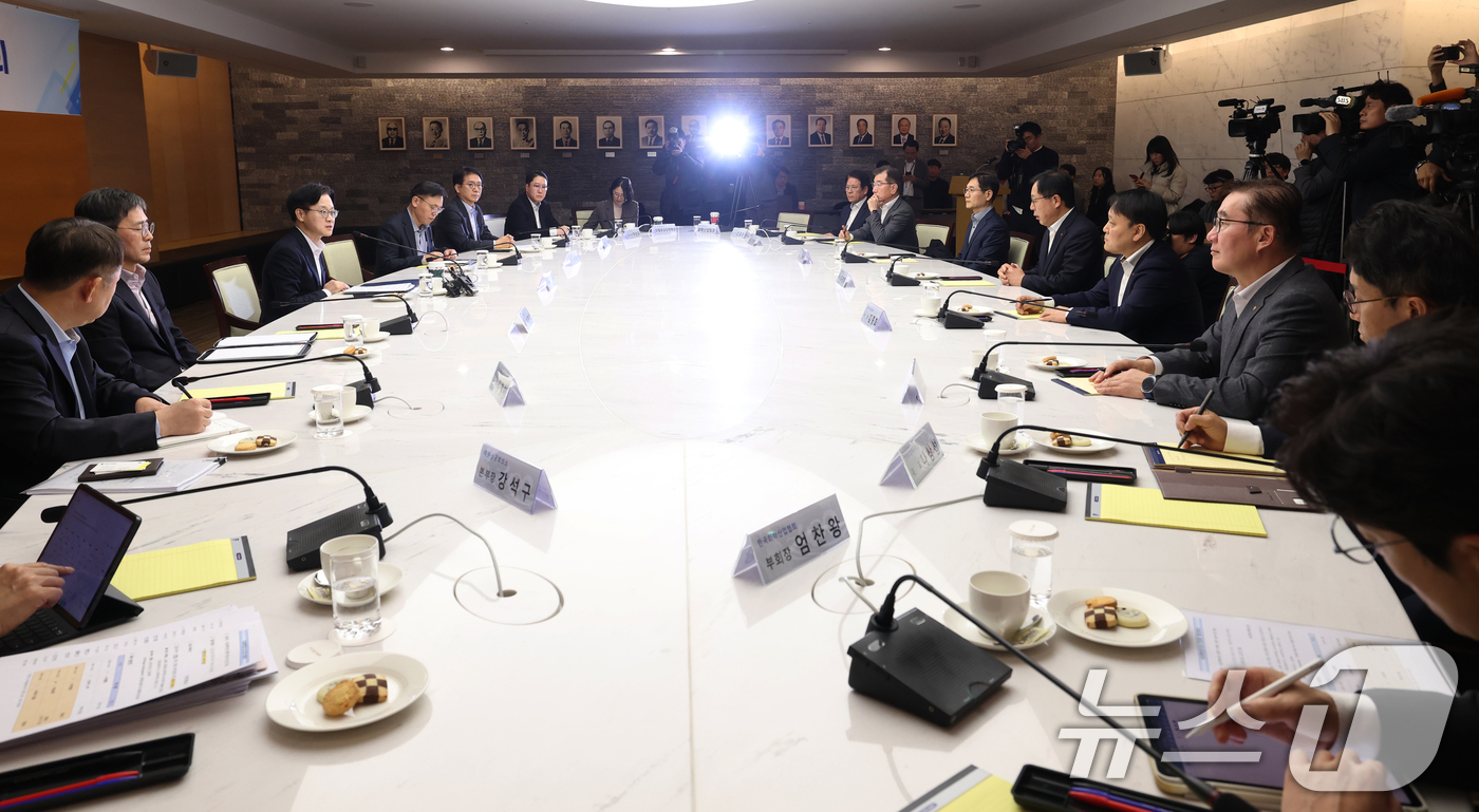 (서울=뉴스1) 오대일 기자 = 김정관 산업통상부 장관이 22일 서울 중구 대한상공회의소에서 열린 석유화학업계 사업 재편 CEO 간담회에서 모두발언을 하고 있다.김 장관은 이 자리 …