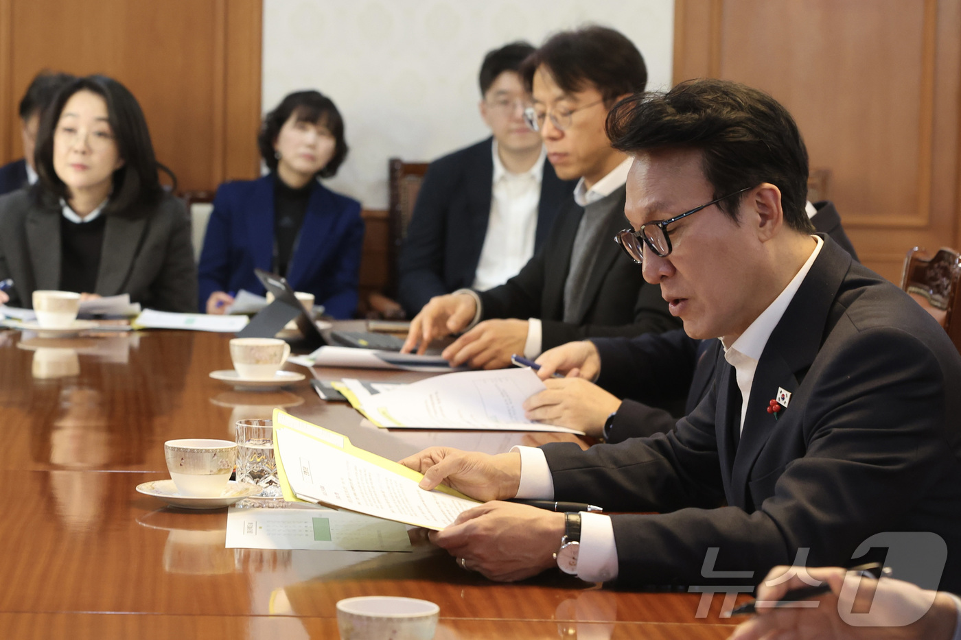 (서울=뉴스1) 김성진 기자 = 김민석 국무총리가 22일 서울 종로구 정부서울청사에서 국책연구기관 전문가 간담회를 주재하고 있다. (총리실 제공. 재판매 및 DB 금지) 2025. …