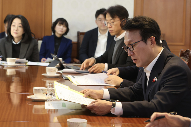 국책연구기관 전문가 간담회 주재하는 김민석 국무총리