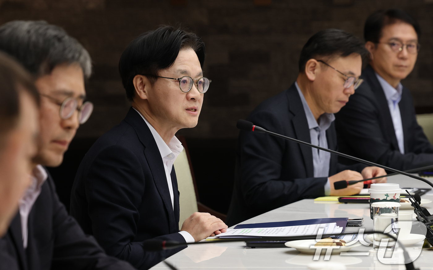 (서울=뉴스1) 오대일 기자 = 김정관 산업통상부 장관이 22일 서울 중구 대한상공회의소에서 열린 석유화학업계 사업 재편 CEO 간담회에서 모두발언을 하고 있다.김 장관은 이 자리 …