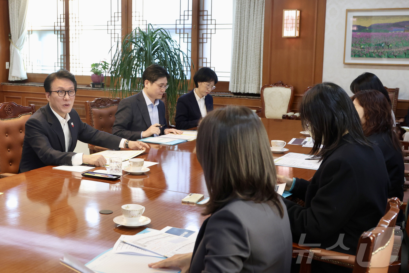 (서울=뉴스1) 김성진 기자 = 김민석 국무총리가 22일 서울 종로구 정부서울청사에서 국책연구기관 전문가 간담회를 주재하고 있다. (총리실 제공. 재판매 및 DB 금지) 2025. …