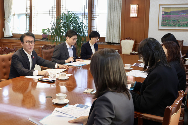 국책연구기관 전문가 간담회 주재하는 김민석 국무총리