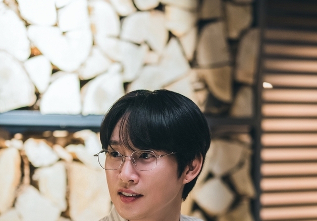 한지민·박성훈의 소개팅…'미혼남녀의 효율적 만남' 비주얼 공개