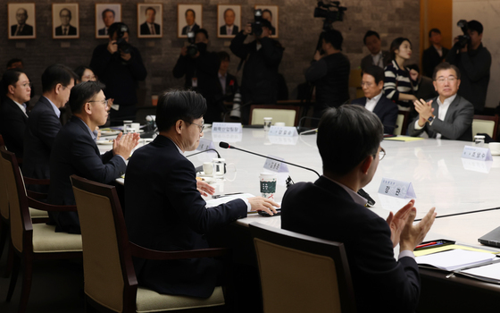 석유화학 업계 박수받는 김정관 산업통상부 장관