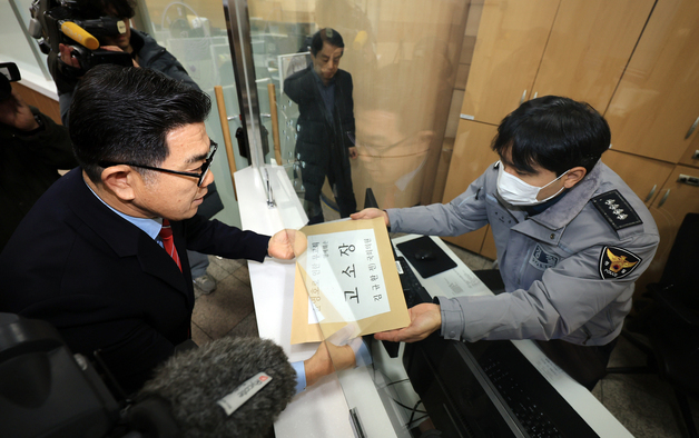 '통일교 로비 의혹' 김규환, 윤영호 전 세계본부장 고소