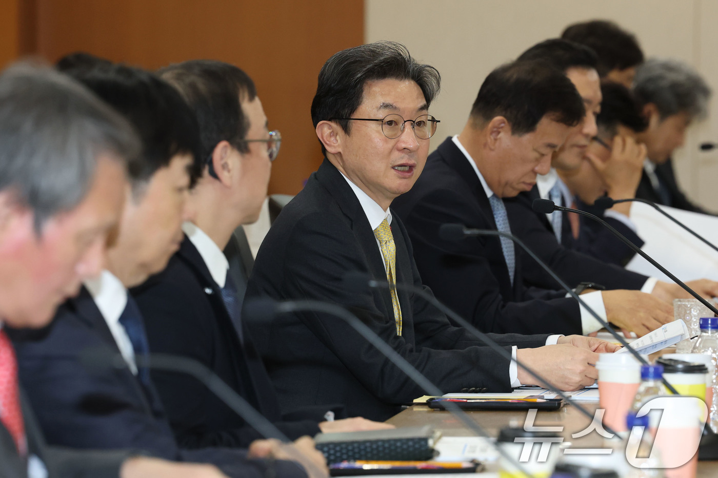 (서울=뉴스1) 이광호 기자 = 이억원 금융위원장이 22일 오후 서울 영등포구 한국거래소에서 열린 생산적 금융 대전환 3차 회의에서 발언하고 있다. 2025.12.22/뉴스1