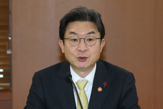 생산적 금융 대전환 3차 회의 발언하는 이억원 위원장