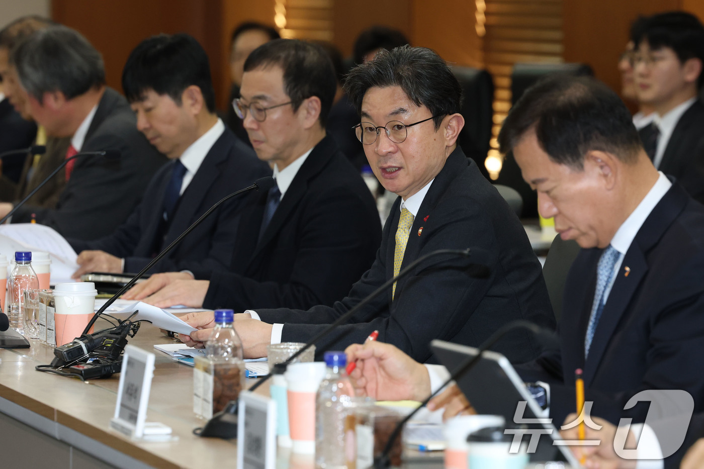 (서울=뉴스1) 이광호 기자 = 이억원 금융위원장이 22일 오후 서울 영등포구 한국거래소에서 열린 생산적 금융 대전환 3차 회의에서 발언하고 있다. 2025.12.22/뉴스1