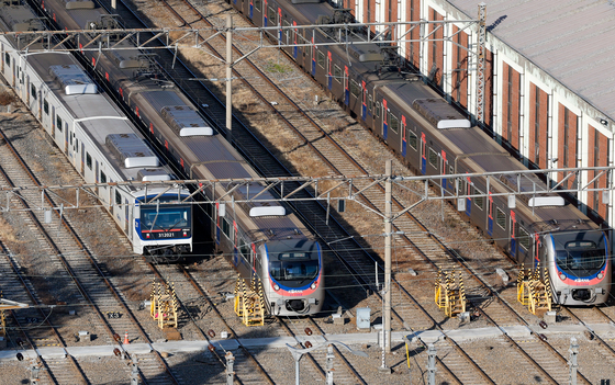 철도노조 총파업 유보…모든 열차 정상 운행