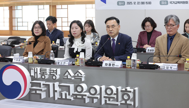 민주시민교육 특별위원회 회의 모두발언하는 차정인 국교위원장