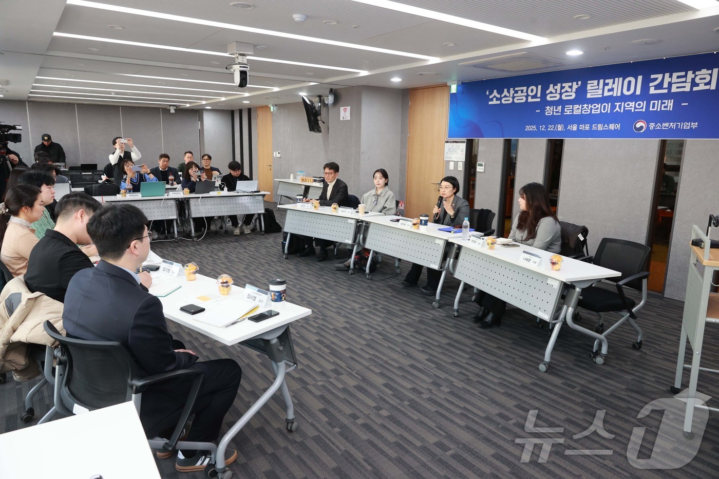 (서울=뉴스1) = 한성숙 중소벤처기업부 장관이 22일 서울 마포구 드림스퀘어에서 열린 '제5차 소상공인 성장 릴레이 간담회'에서 인사말을 하고 있다. (중소벤처기업부 제공. 재판 …