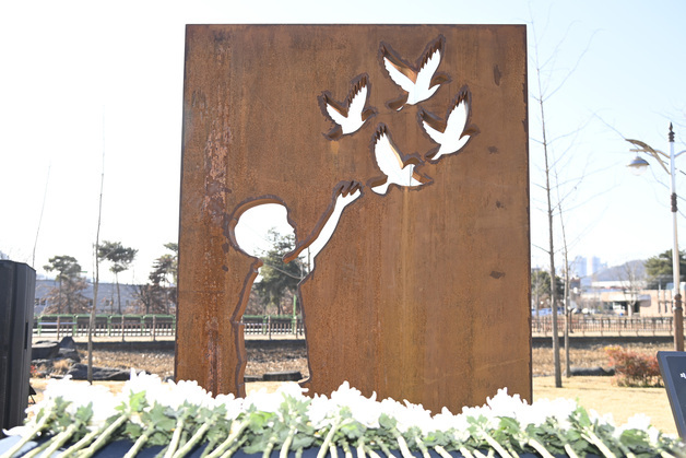 친구 구하다 숨진 대구 13세 소년…세천늪근린공원에 추모비