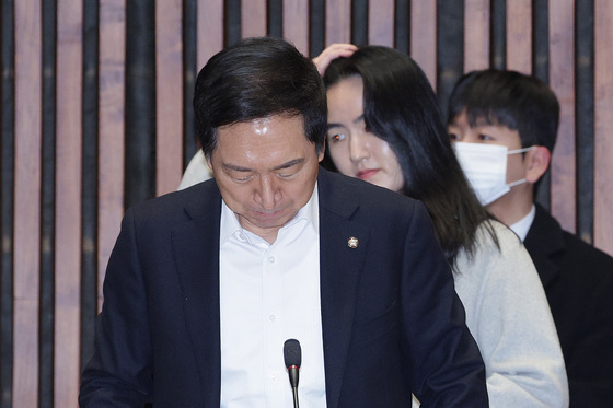 김기현 '로저비비에 공여 특검 소환'