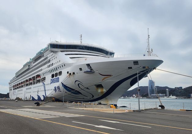 中, 크루즈선 '드림호' 여수항 입항…여수·순천 등 동부권 관광