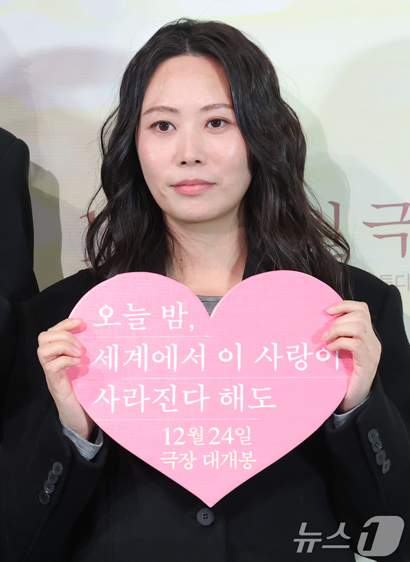 (서울=뉴스1) 권현진 기자 = 김혜영 감독이 22일 서울 용산구 용산CGV 아이파크몰점에서 열린 영화 '오늘 밤, 세계에서 이 사랑이 사라진다 해도' 언론시사회에 참석해 포즈를 …