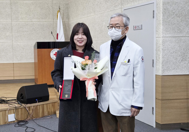 간협 중앙간호돌봄봉사단, 2년간 봉사로 '적십자사 감사패'