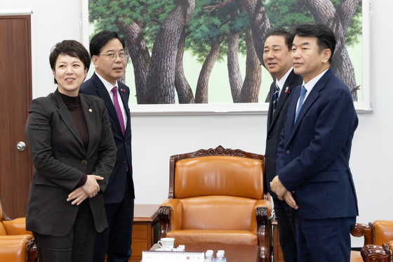 주진우 "與 통일교 특검 수용, 전재수 버린 것"→ 강득구 "국힘은 나경원 버렸나"