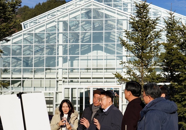 [동정] 산림청장, 한국자생식물원 전시온실 공사현장 점검