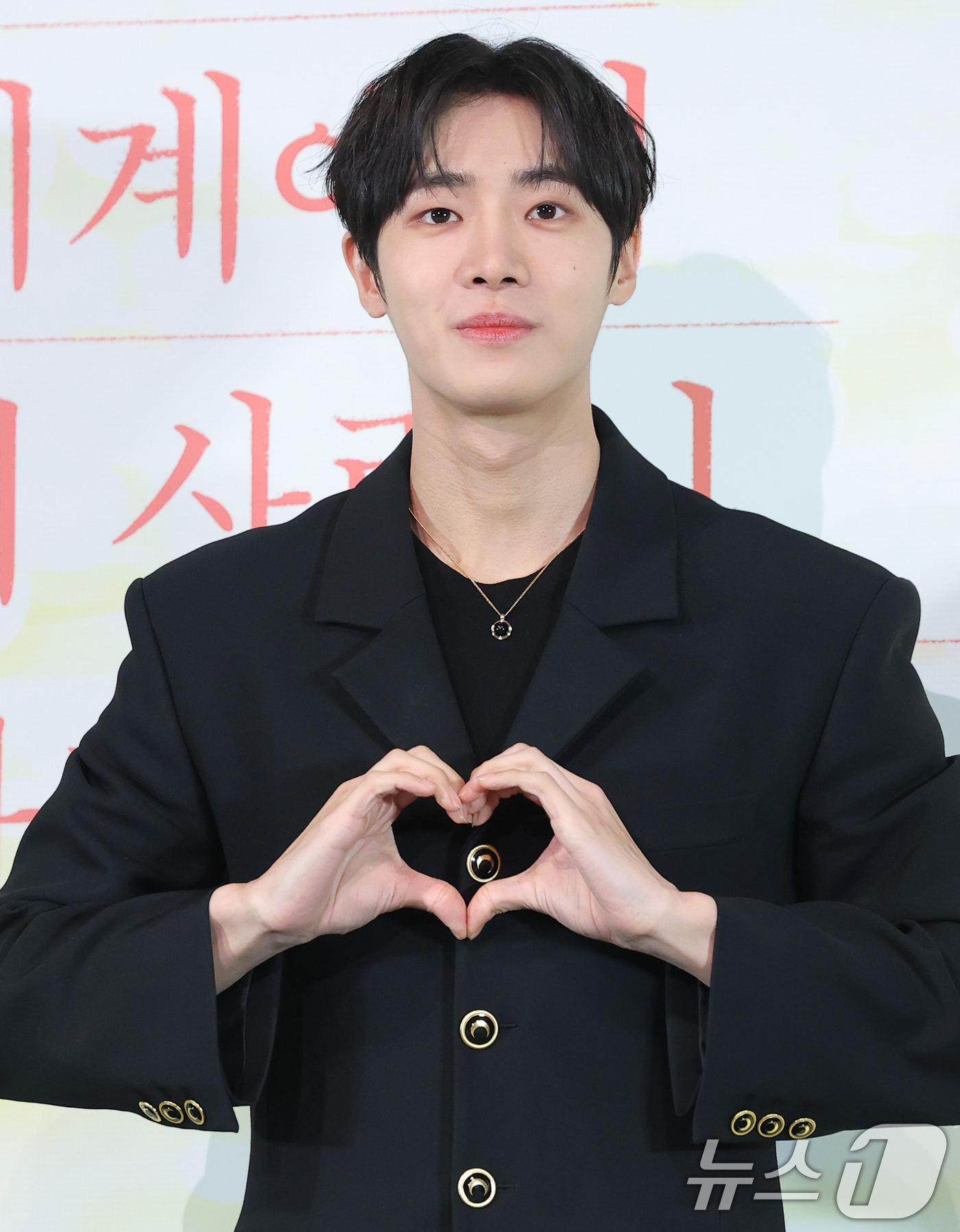 (서울=뉴스1) 권현진 기자 = 배우 추영우가 22일 서울 용산구 용산CGV 아이파크몰점에서 열린 영화 '오늘 밤, 세계에서 이 사랑이 사라진다 해도'(감독 김혜영) 언론시사회에 …