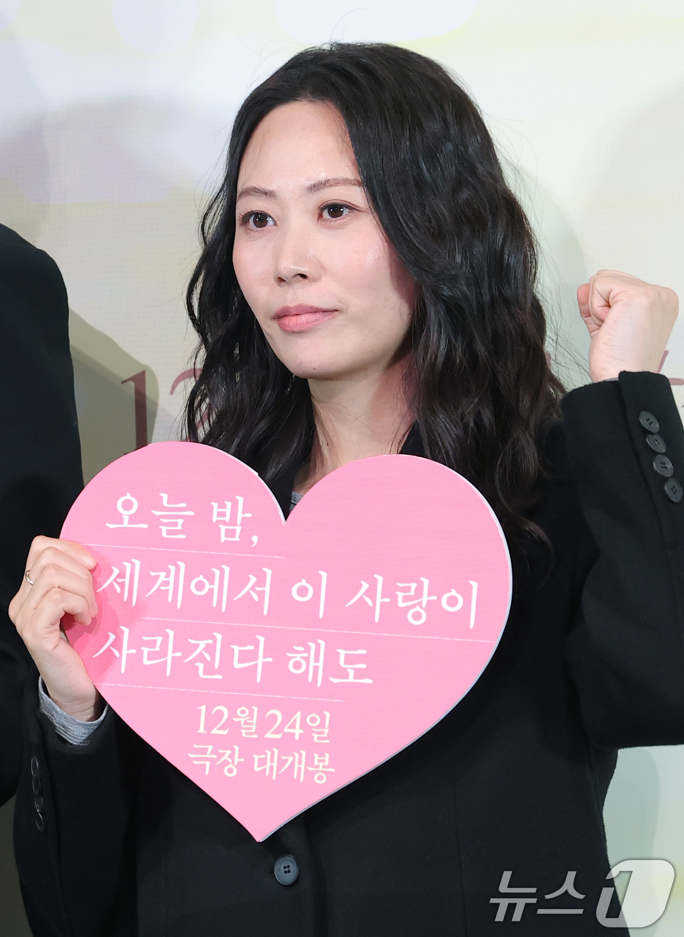 (서울=뉴스1) 권현진 기자 = 김혜영 감독이 22일 서울 용산구 용산CGV 아이파크몰점에서 열린 영화 '오늘 밤, 세계에서 이 사랑이 사라진다 해도' 언론시사회에 참석해 포즈를 …