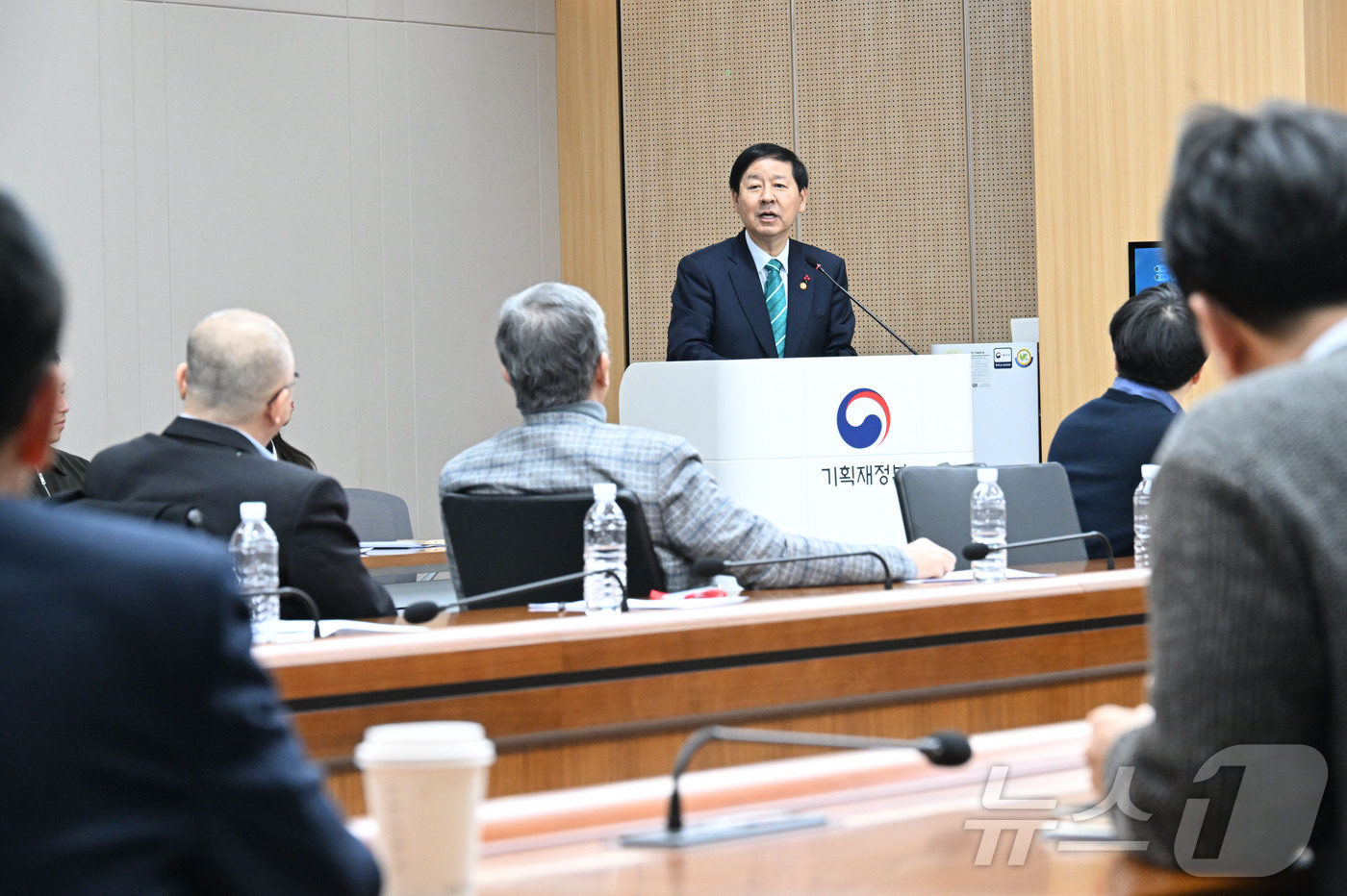 (서울=뉴스1) = 구윤철 부총리 겸 기획재정부 장관이  22일 정부세종청사에서 열린 '기획재정부 AI 역량 강화 교육 종강식 및 시상식'에서 격려사를 하고 있다. (기획재정부 제 …