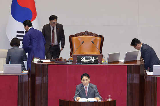 우 의장, 주호영 향해 "밤 11시부터 내일 오전까지 '필버 사회' 봐라"