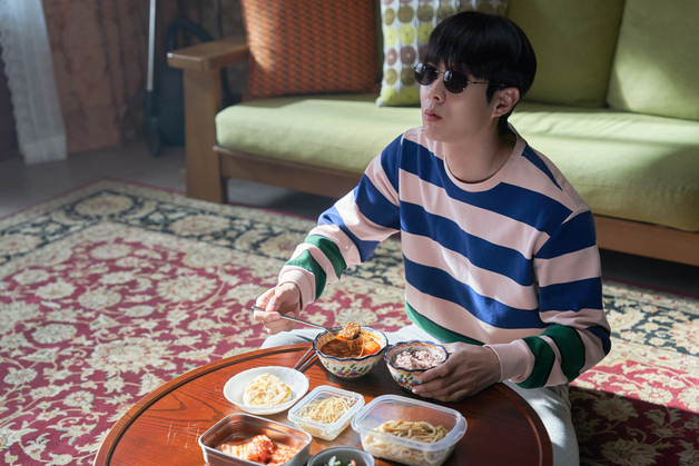 '기생충' 최우식·장혜진 현실 母子 재회…'넘버원', 2026년 2월 개봉