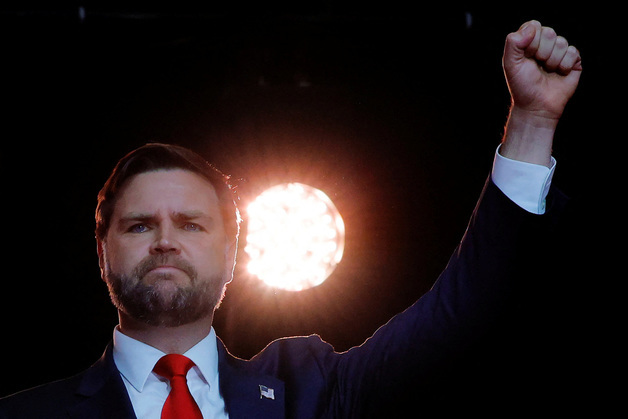 찰리 커크 '마가' 세력 "차기 美 대통령은 밴스"…트럼프 후계자로 총력 지원