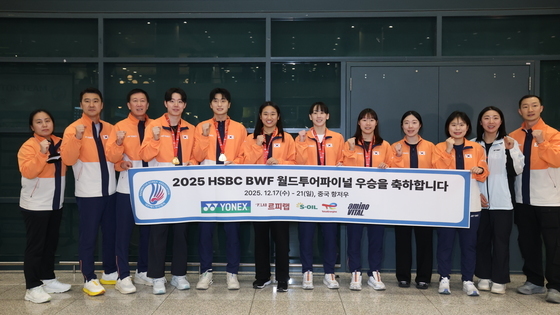 '왕중왕전 3관왕' 배드민턴 대표팀 금의환향