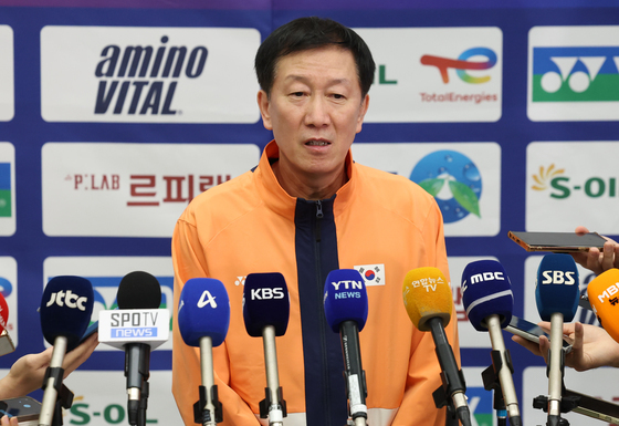 3관왕 소감 밝히는 배드민턴 박주봉 감독