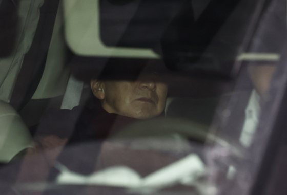 '명품 가방 선물 의혹' 김기현, 굳게 다문 입