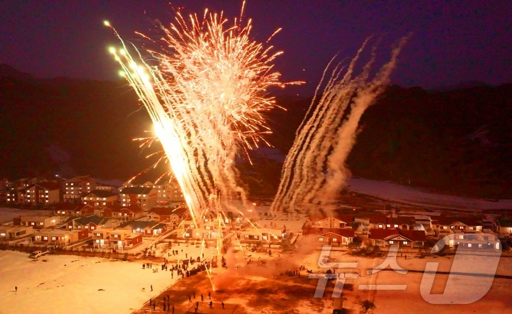 (평양 노동신문=뉴스1) = 북한 노동당 기관지 노동신문은 23일 함경남도 원전축산농장과 고원군 상옥농장, 성내농장에서 살림집(주택) 입사모임이 진행됐다고 보도했다. [국내에서만 …